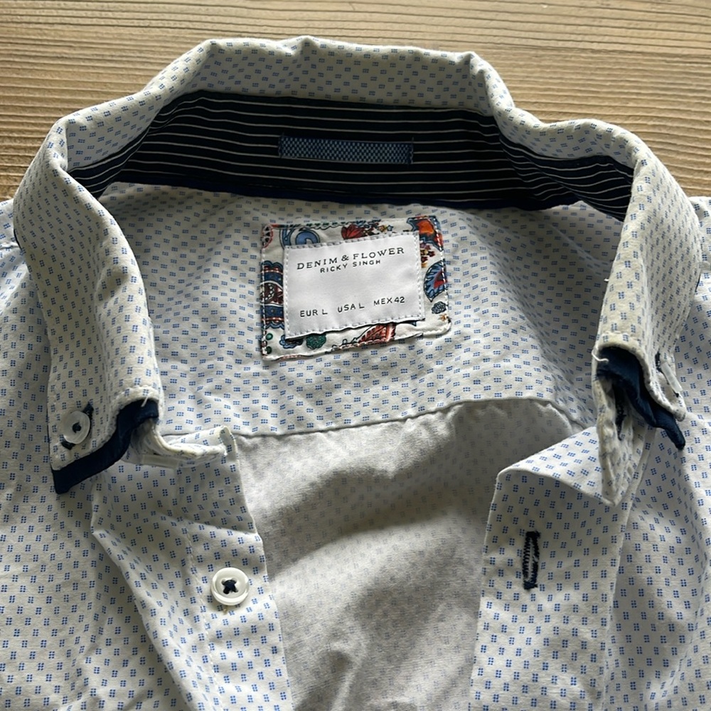 Men’s Demin and Flowers Short Sleeve Shirt, Size L, EUC
